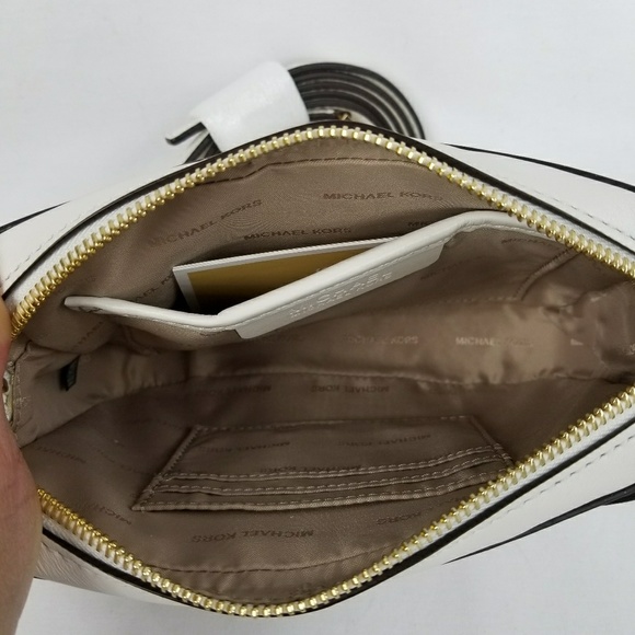 ❤SOLD❤NWT Michael Kors Flowers Messenger - Picture 6 of 8